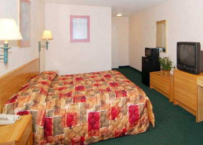Airport Inn Флинт Екстериор снимка